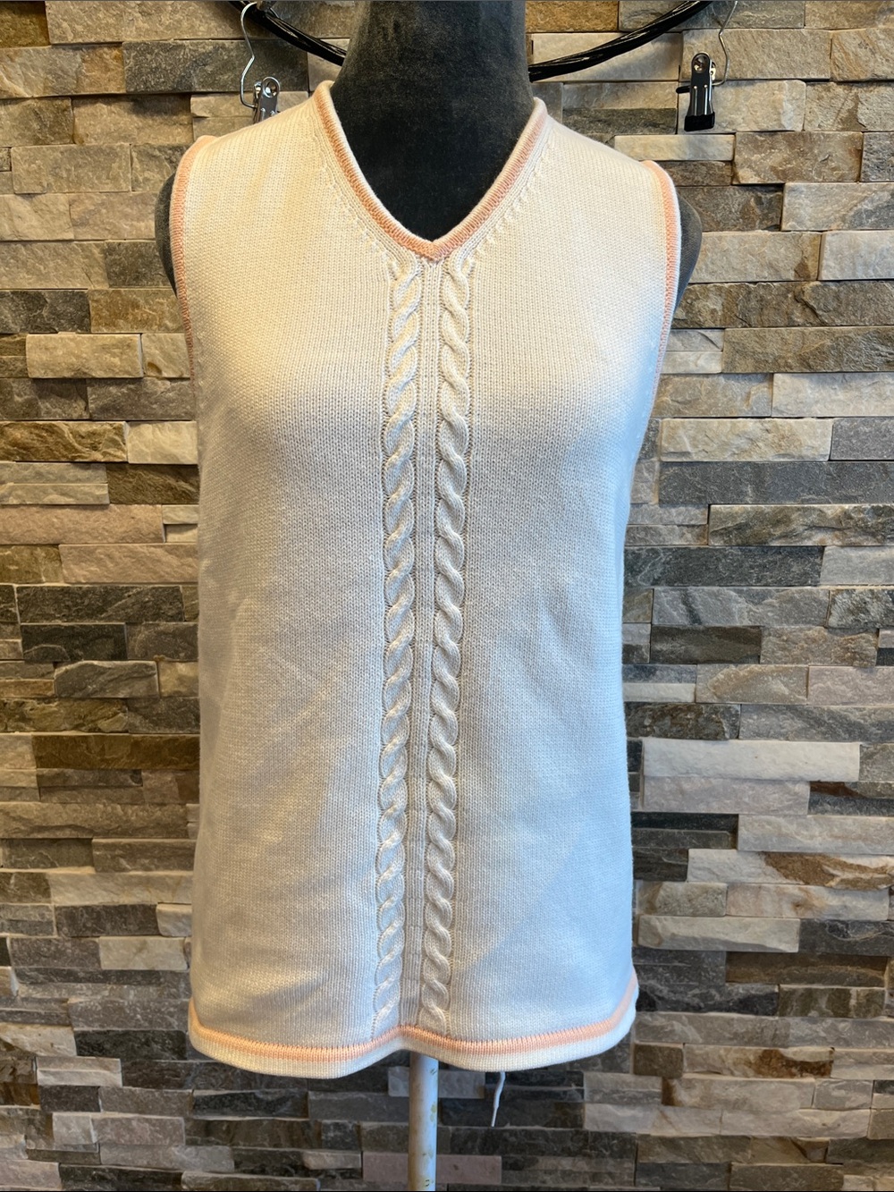 Hanna Andersson Cable Knit Tank in White & Pink Like New